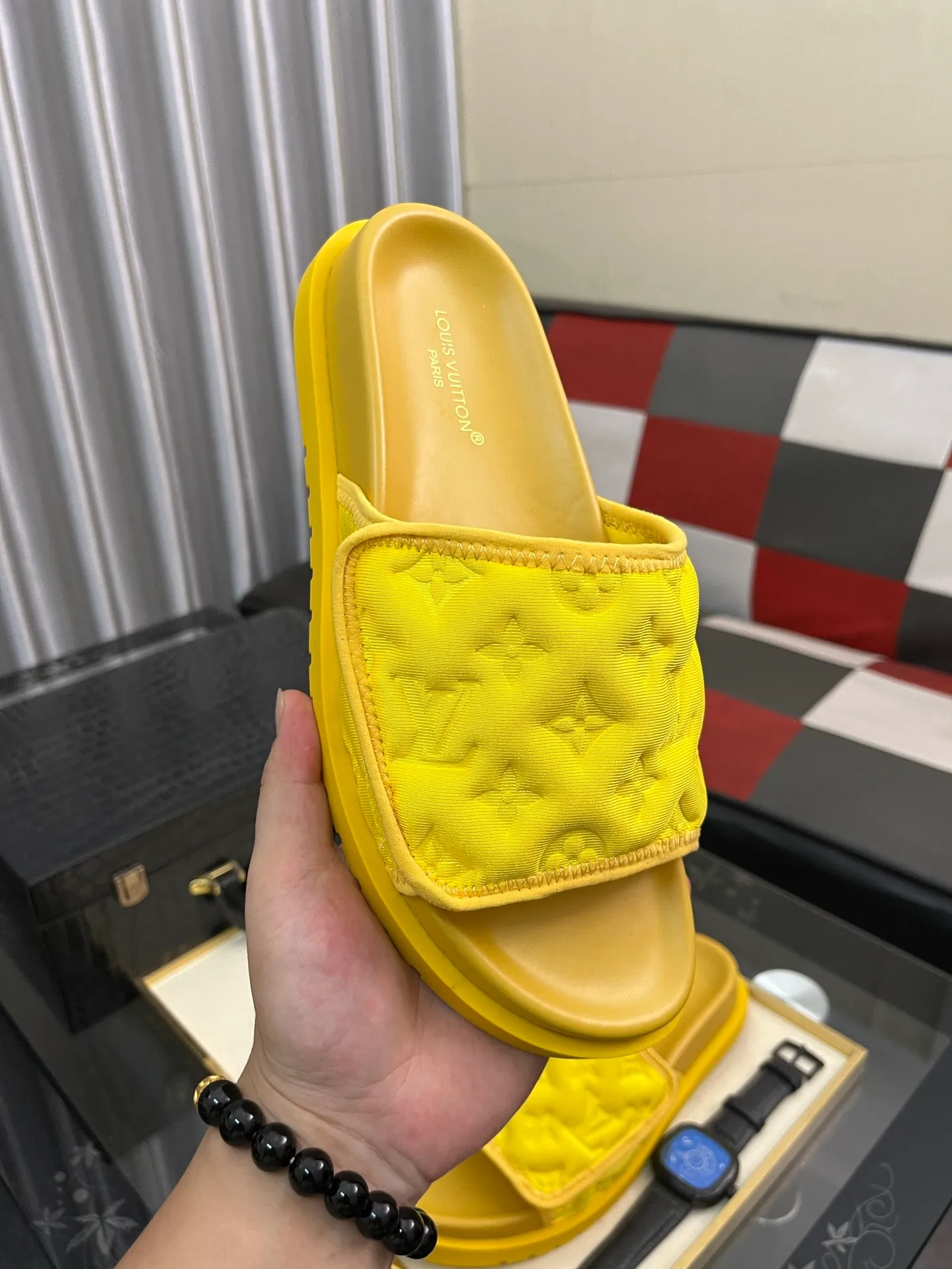 Men's men's shoes💰320⌚️⌚️[Louis Vuitton LV slippers] (high-end cowhide) counter 1:1 fashion style summer must-have! The designer used LV’s iconic outsole. The original simple slippers instantly become fashionable! The upper is made of flexible special cowhide leather straps alternately, and the workmanship is exquisite! A must-have for stylish men in summer, size 38-44
